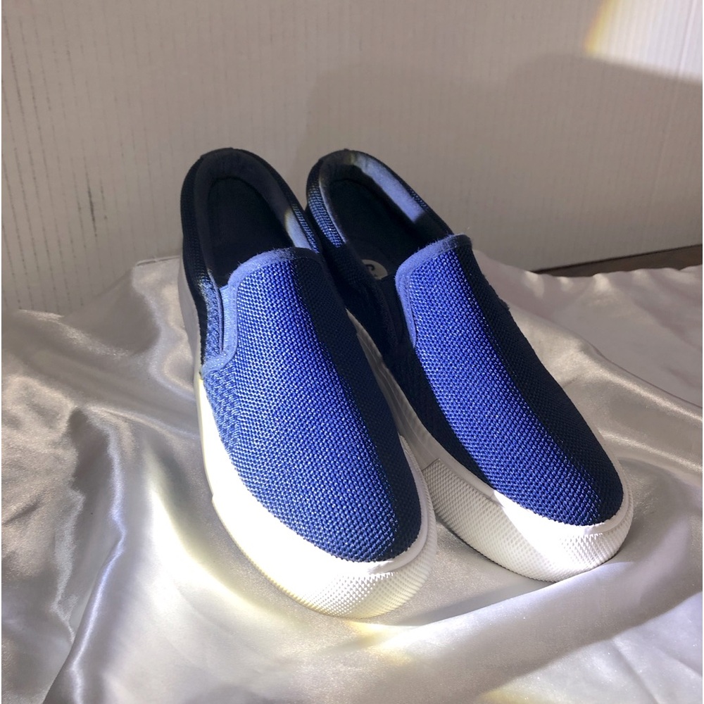 Alexis Bendel women’s size 6.5 comfort slip on sneaker shoes navy blue